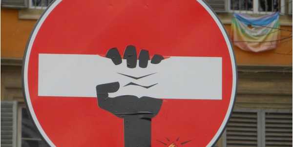 Dicomano, opere di Clet in mostra per imparare il codice...