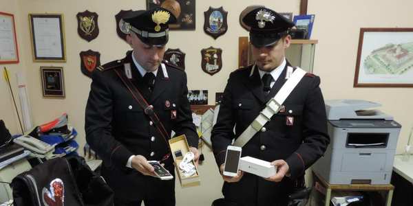 Barberino. Vendevano smartphone 'taroccati'. Denunciati...