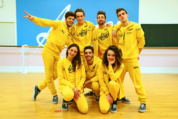 Gli 'Amici' di Maria De Filippi vestono Mugello...