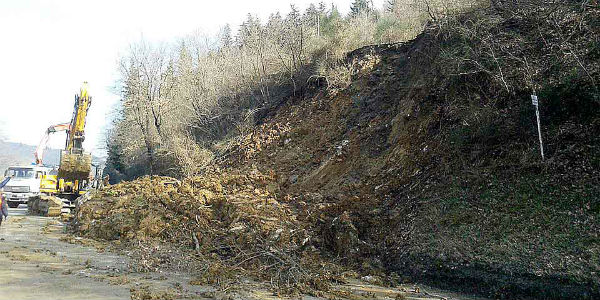 Frana delle Croci: causata da una perdita all'acquedotto