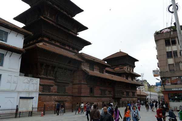 Il mio Nepal. Il Viaggio, il sisma, la paura. E un'idea, parliamone di domenica