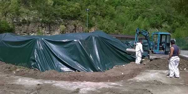 Paterno. Coperti i sacconi, le foto su facebook