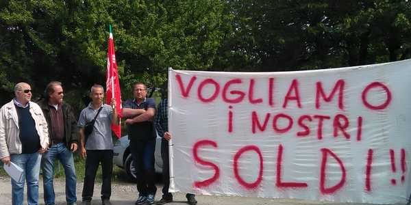 Camionisti, annunciati 4 esuberi. Sciopero per la ditta mugellana
