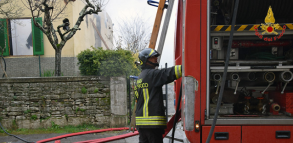 Incendio a Piancaldoli. Pompieri da Borgo, Monghidoro e Marradi