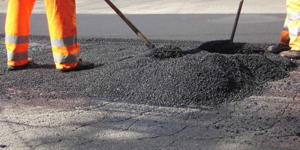 Nuovo asfalto per la strada di Bruscoli