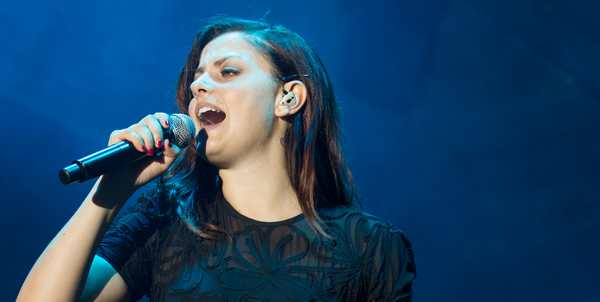 Outlet. Stasera Annalisa, domenica Carboni. E' il Summer Festival