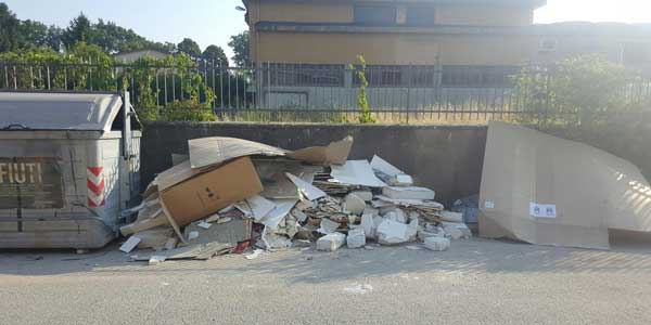 Via del Bagnone. Ancora degrado e inciviltà