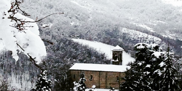 Firenzuola. Mostra sul paesaggio. Via nel fine settimana