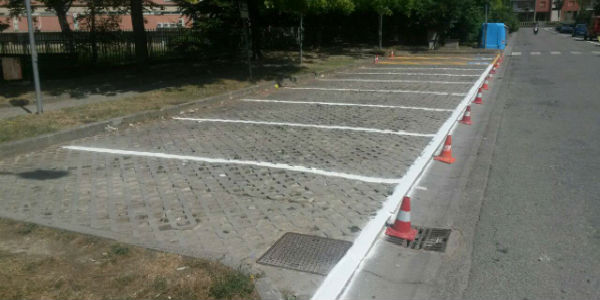 Strisce tutte nuove per i parcheggi a Borgo