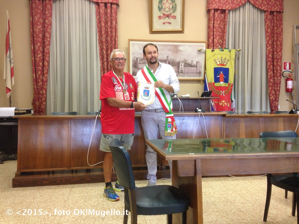 L'Alpino camminatore che attraversa l'Italia ricevuto a Borgo. Foto e cronaca