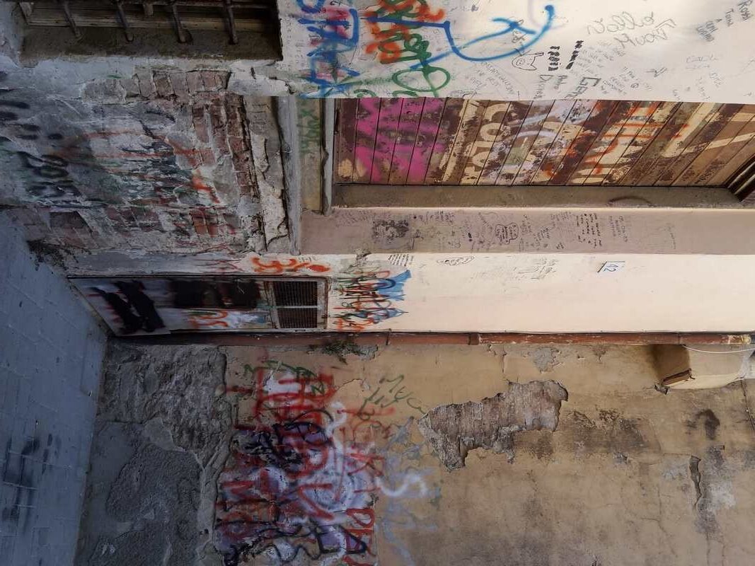 Fotoindovinello. Degrado a Borgo, qual'è la strada?