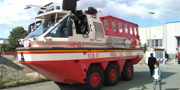 Pompieri. Grande festa a Borgo, prime foto e flash. E tanti bambini