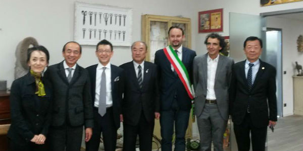 Giapponesi nell'azienda di Borgo. Foto della visita, per la maglieria