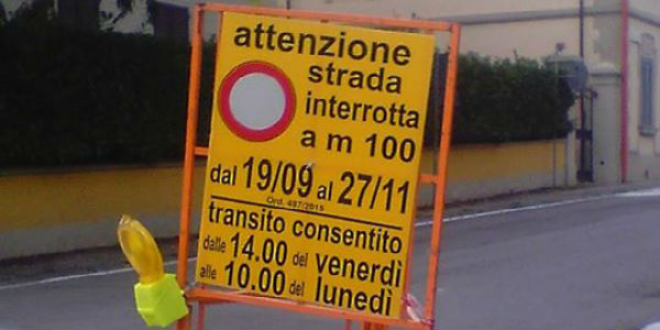 Borgo Luco. Da lunedì ponti chiusi. Apparsi i cartelli (con data sbagliata!)