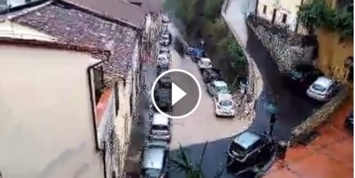 Torrente in strada a San Piero. Video