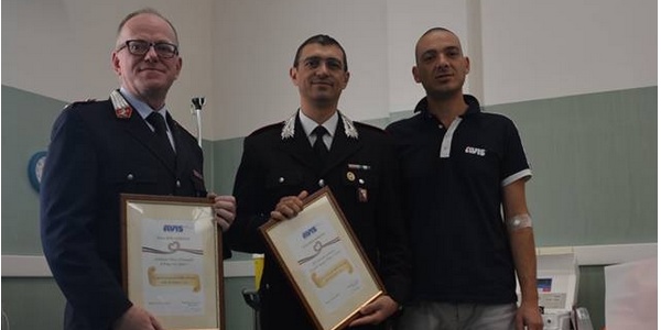Forze dell'ordine con Avis, per donare sangue. Foto e cronaca