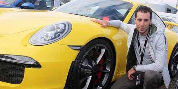 Nibali al Mugello. Star alla guida della Porsche