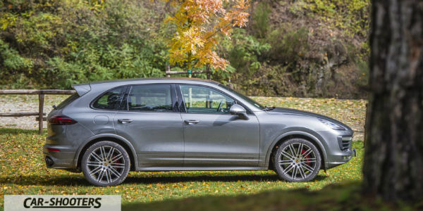 La Cayenne a l'autunno. Nuovo servizio di Car Shooters