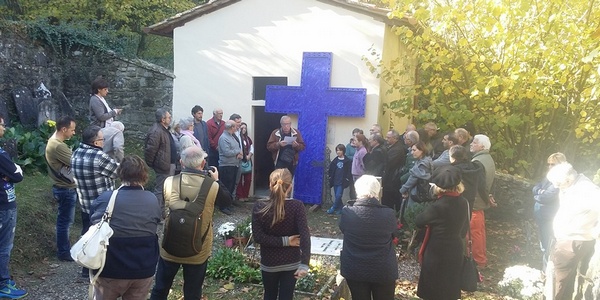 A Barbiana la croce per Papa Francesco. Foto