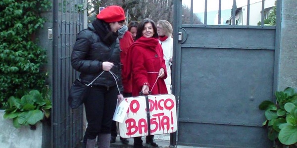 Flash Mob contro la violenza sulle donne. Foto di Borgo