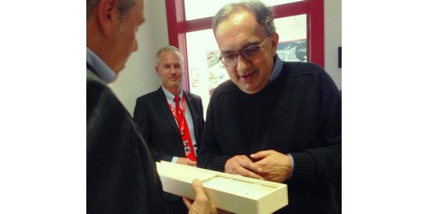 Marchionne a Scarperia. Riceve una 'sciabola'