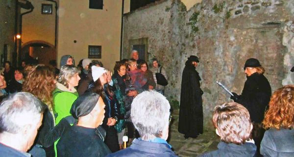 Passeggiata nel Borgo dei Misteri