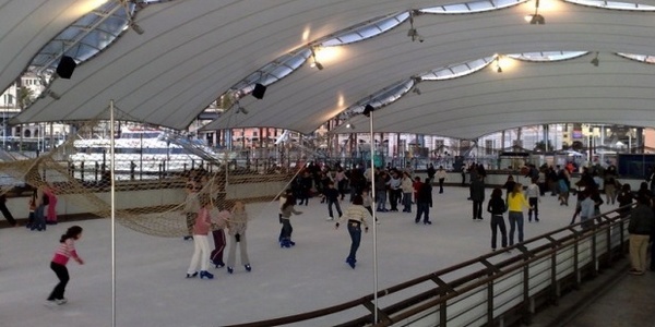 Pista del ghiaccio, oggi si monta il tendone. Via entro la metà di dicembre