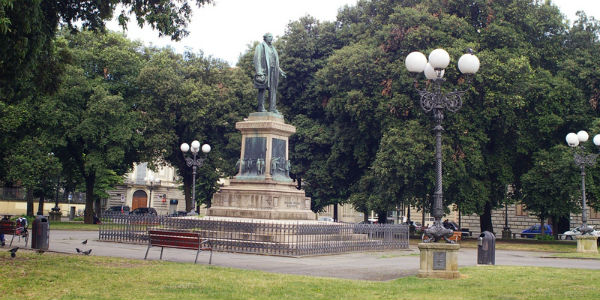 Sesso in piazza a Firenze, denunciati due ragazzi