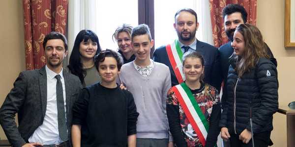 Teresa, il sindaco dei ragazzi. Foto dell'insediamento, e della Giunta