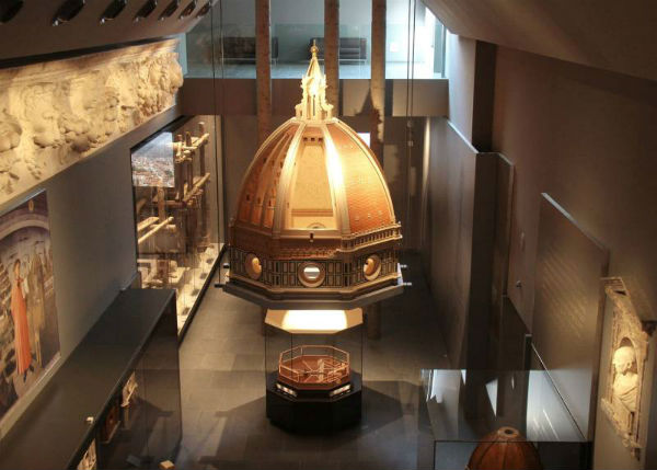 Doppio evento a villa Pecori Giraldi. Compleanno all'insegna dell'arte sacra