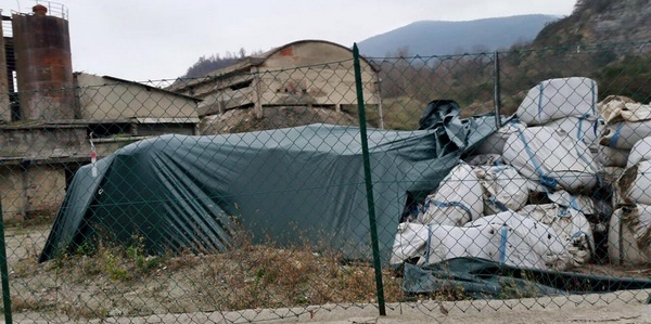 Vento scopre i veleni a Paterno. 'Urge ricoprirli'