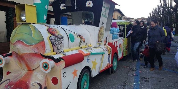 Al carnevale con la maschera dell'Isis. Polemica a Borgo