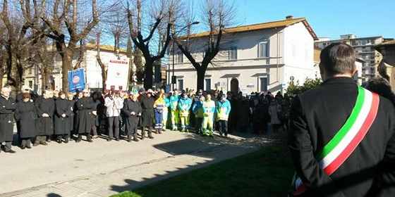 Inaugurato il defibrillatore in Piazza Dante. Foto