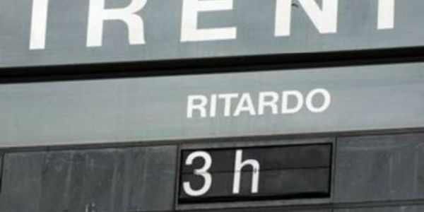Ritardi e disagi. Una giornata iniziata male per i pendolari