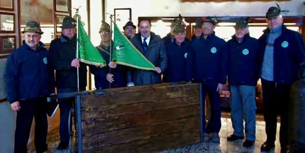 Da Vicchio a Brescia. Gli Alpini donano la slitta di tante battaglie