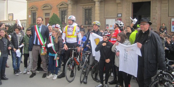 Pellegrini a pedali. La carovana fa tappa a Borgo, foto