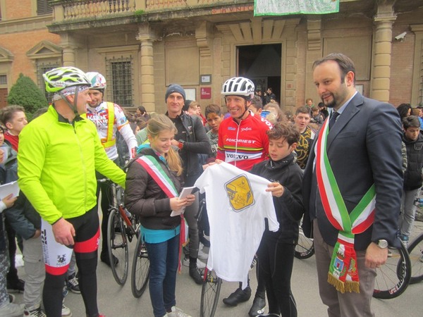 Pellegrini a pedali. La carovana fa tappa a Borgo, foto