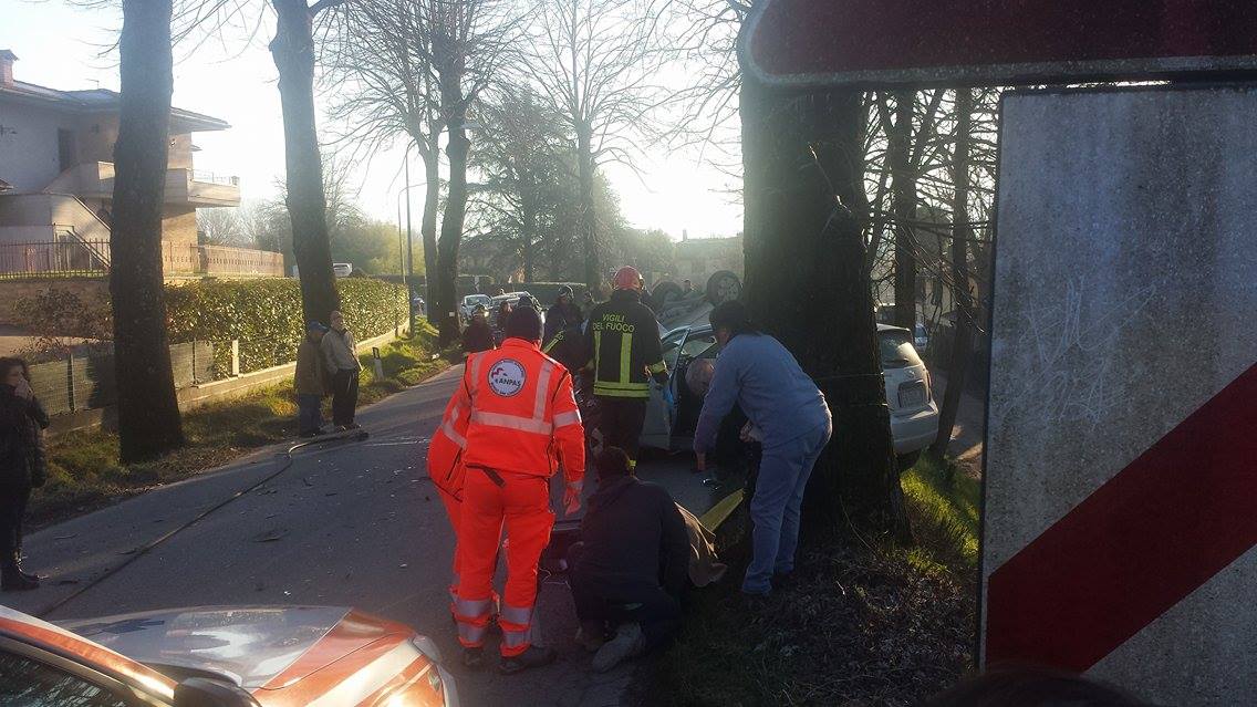 Grave scontro fra tre auto a Vicchio.