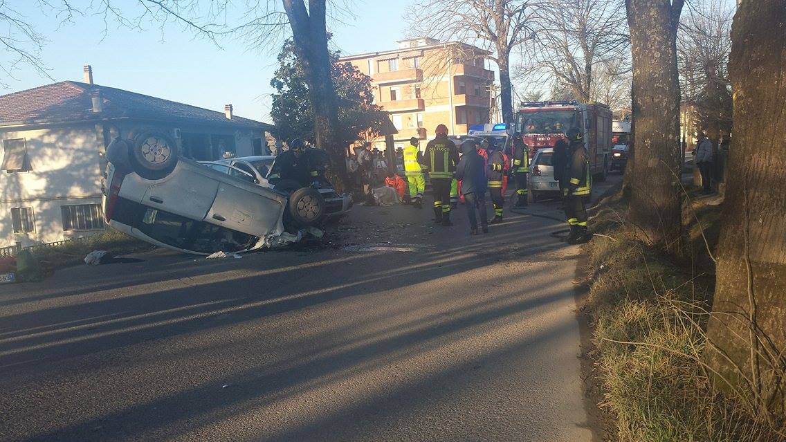 Grave scontro fra tre auto a Vicchio.