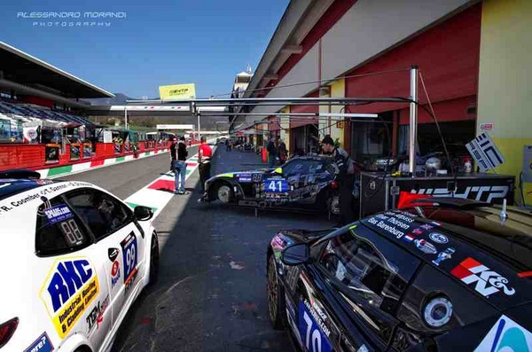 Incidente alla 12h del Mugello, video. E foto della gara