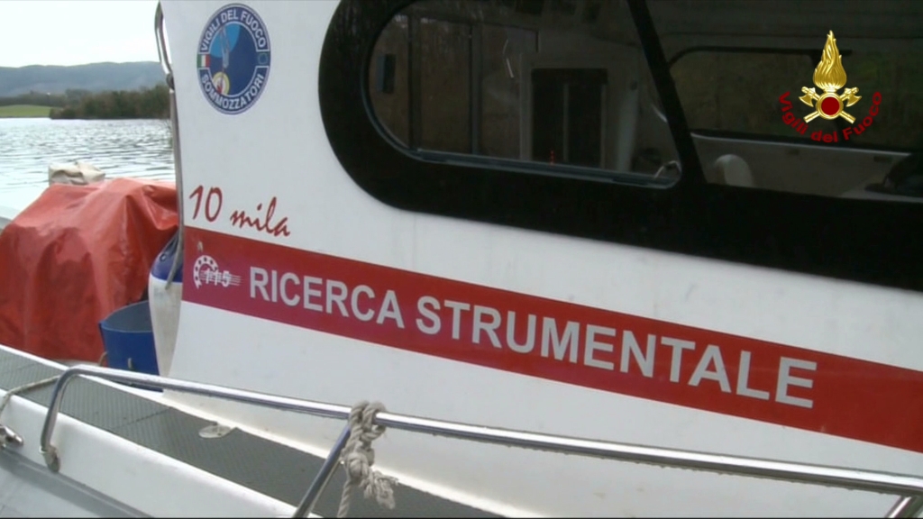 Canoista disperso a Bilancino. Le foto ed i video delle ricerche