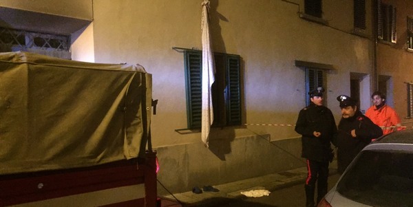 Incendio a Barberino. Carabinieri calano i bambini con le lenzuola