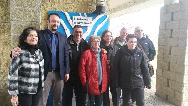 Il ' muro della gentilezza ' a Borgo è un albero. Come funziona
