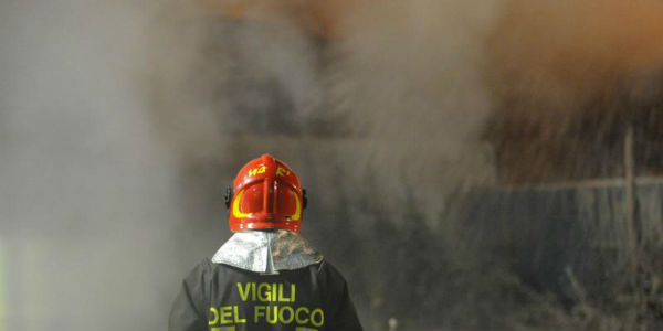 Rogo nell'officina. La causa, forse, un caricabatterie