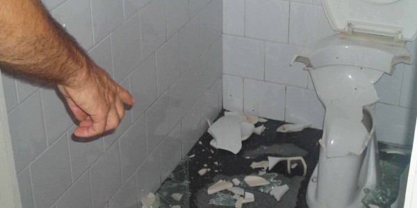 Vandali alla stazione di Marradi. Bagno devastato