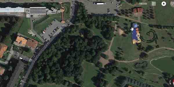 Incastrate nell'altalena. 'Salvate' dai pompieri a Borgo