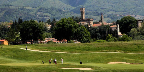 Studenti a scuola di golf in Mugello. Accordo con la scuola