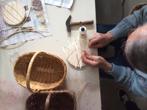 Astronauta? No, piccolo apicoltore. Foto del giorno