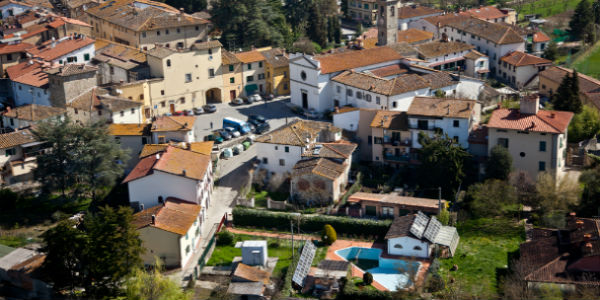 Fanno esplodere il bancomat di Galliano. Notte movimentata in Mugello