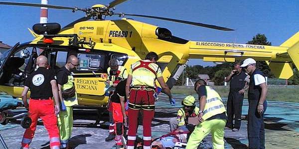 Pegaso e Soccorso Alpino al Passo della Sambuca: Persona sotto una pianta